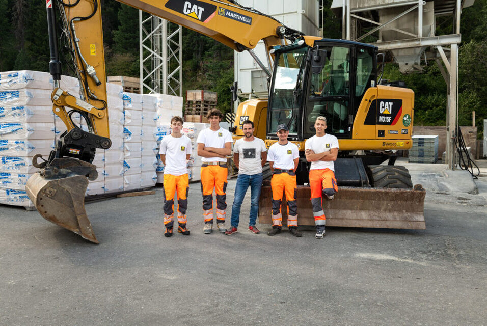 Apprensti assieme al responsabile della fromazione Simone Crameri 